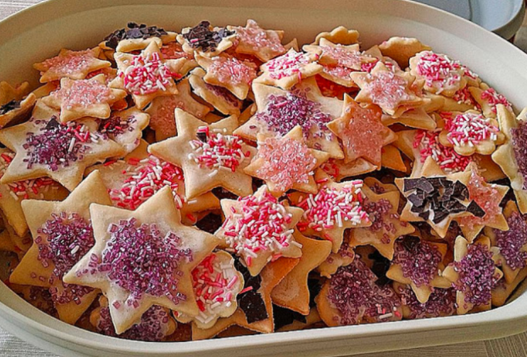 Biscuiți de unt (Ideali pentru copii la decupat (și decorat), cu puțin ou)