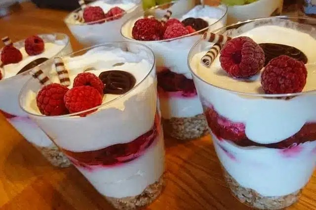 Rețetă desert mascarpone, zmeură și brânză de vaci
