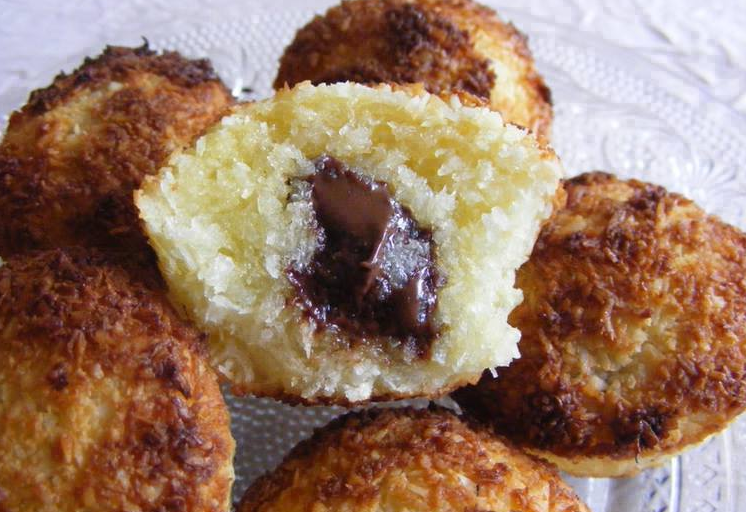 Nucă de cocos moale cu o inimă de ciocolată