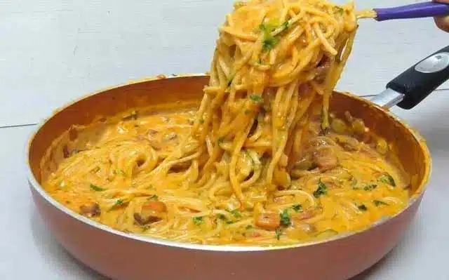 Rețetă Spaghete cu ciuperci din tigaie