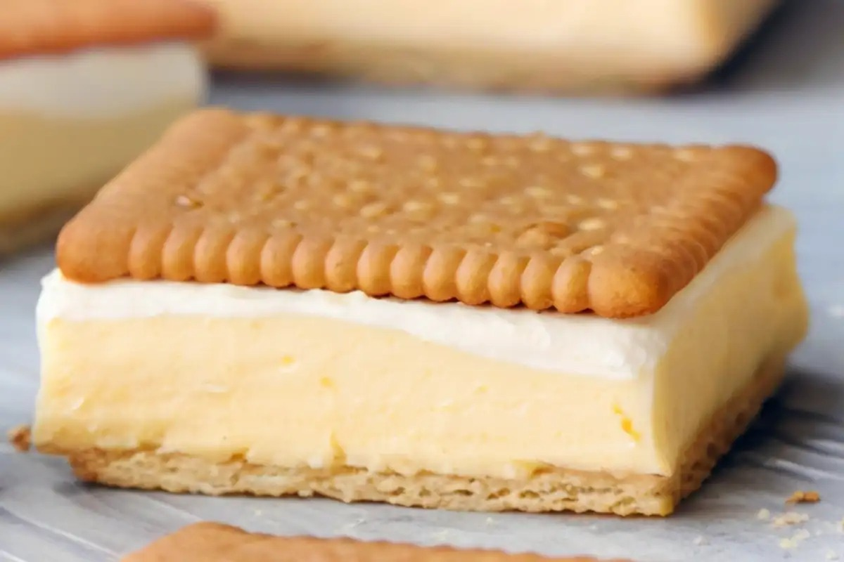 Sandvișuri cu biscuiți Butterkeks și budincă de vanilie – rețetă