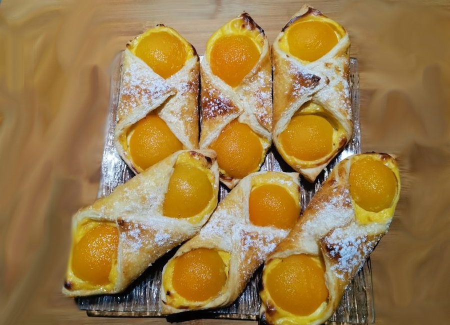 Cremă de patiserie și foietaj cu caise