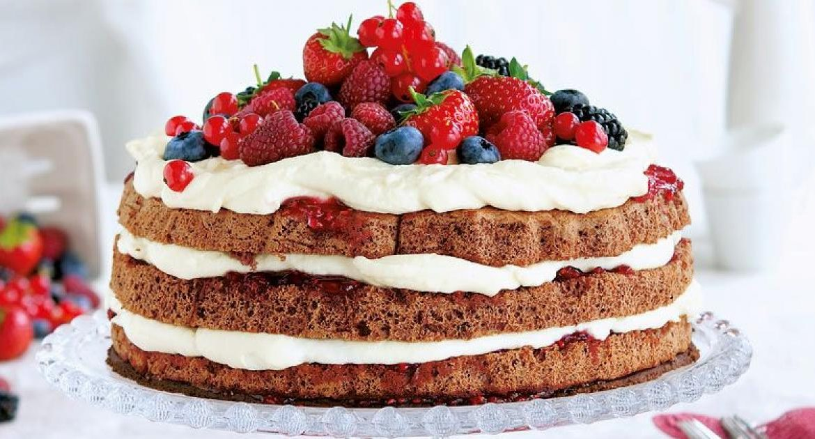 TORT DE FRUCTE DE PĂDURE CU VANILIE ȘI MASCARPONE