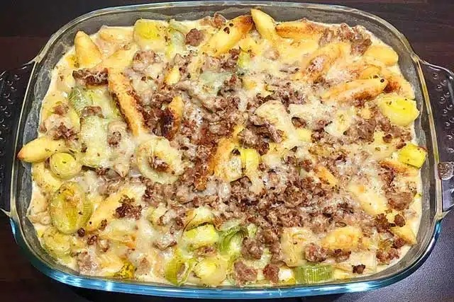 Gratin de Schupfnudel cu praz și carne tocată – rețetă simplă și delicioasă, perfectă și pentru copii
