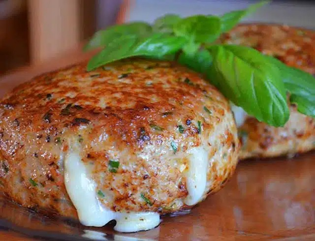 Chiftele umplute cu Camembert rețetă
