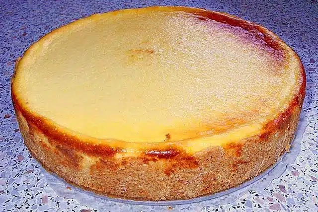 Rețetă simplă și foarte delicioasă de prăjitură cu smântână
