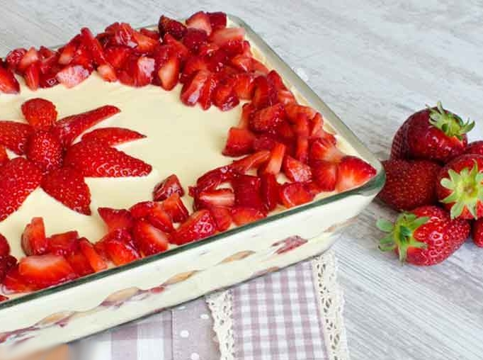 Tiramisu simplu cu căpșuni