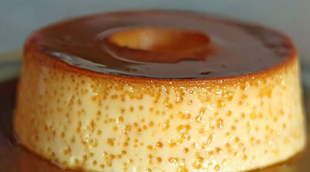 Rețeta pentru un flan delicios fără ou și zahăr cu 5 ingrediente (fără cuptor)
