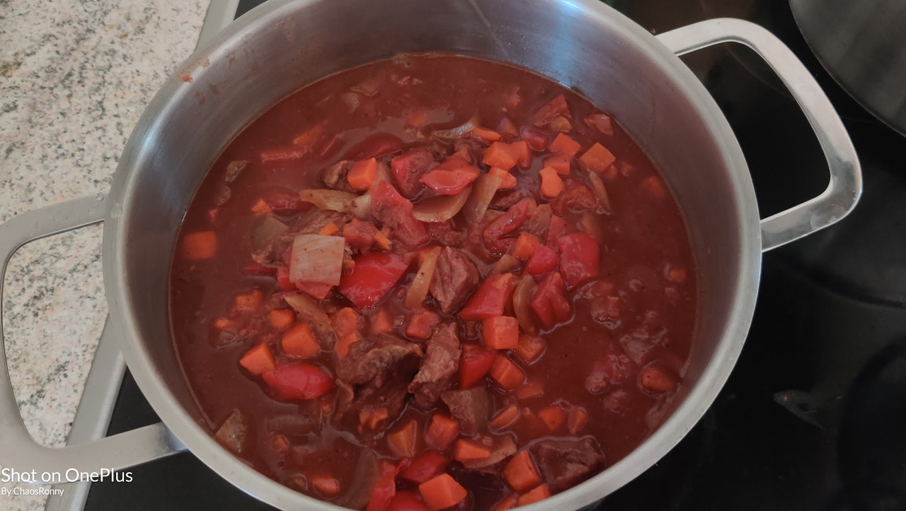 Tocăniță de gulaș din Slow Cooker