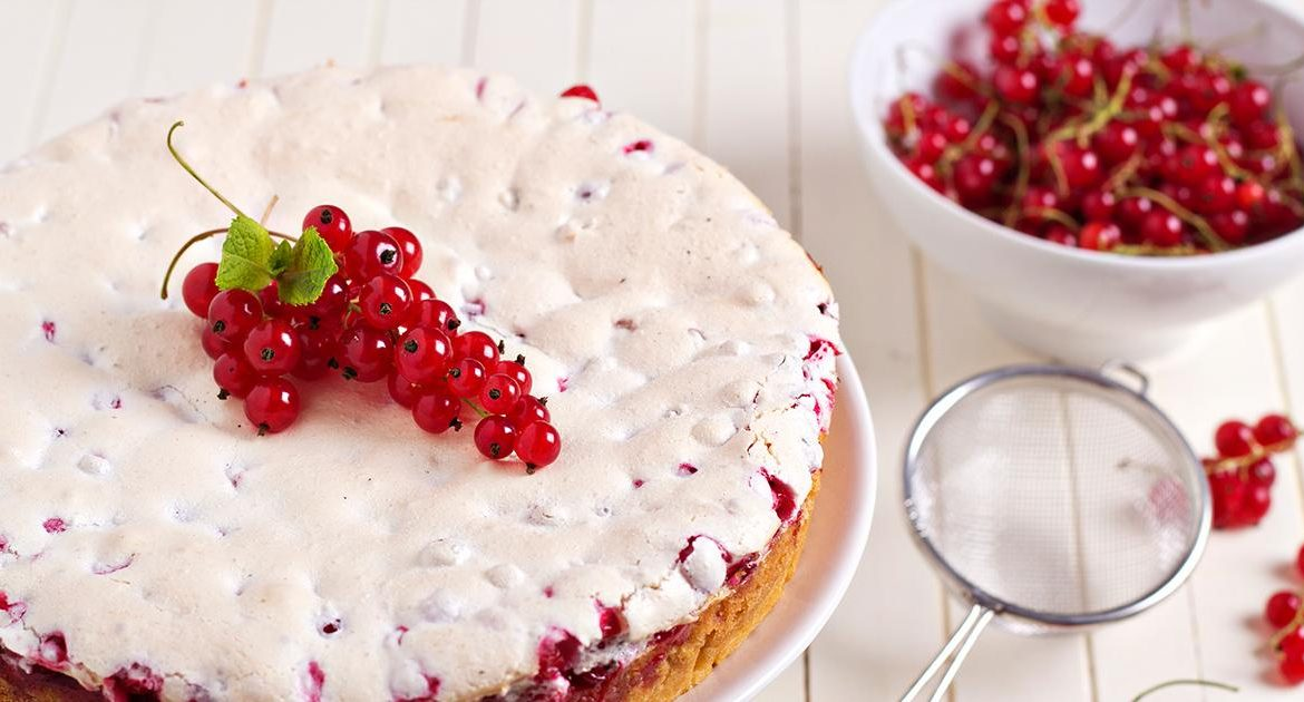 TORT DE COACĂ ROȘIE CU BEZĂ (TARTĂ LA TAVĂ)