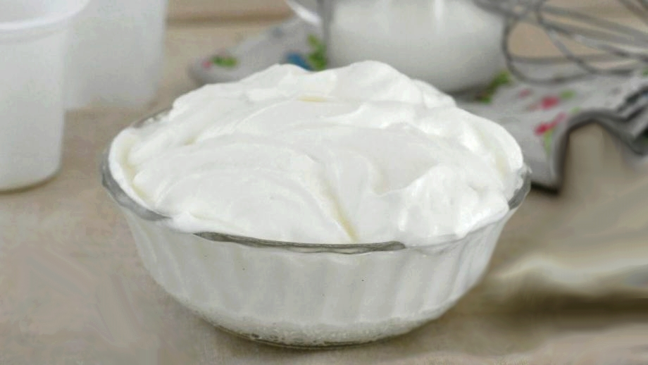 Crema rapidă de lapte cu doar 2 ingrediente