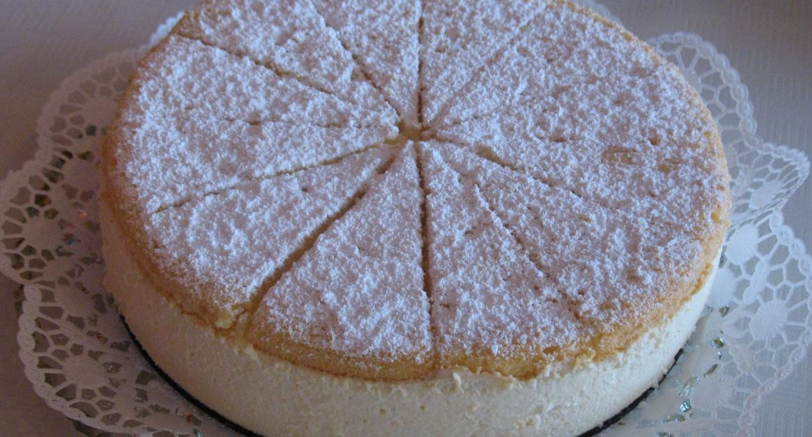 Tort cu cremă de brânză și frișcă