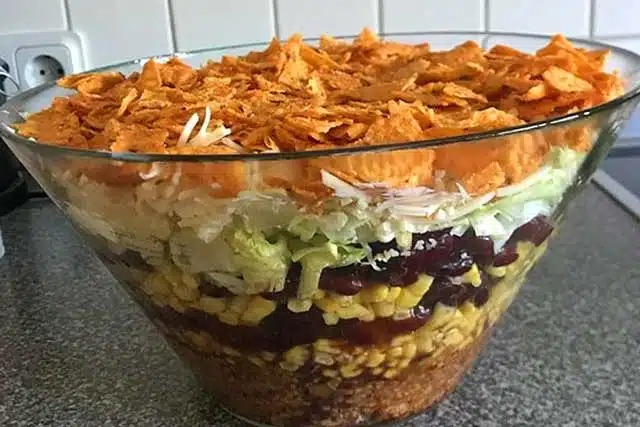 Nacho Salat, rețetă mexicană de salată în straturi