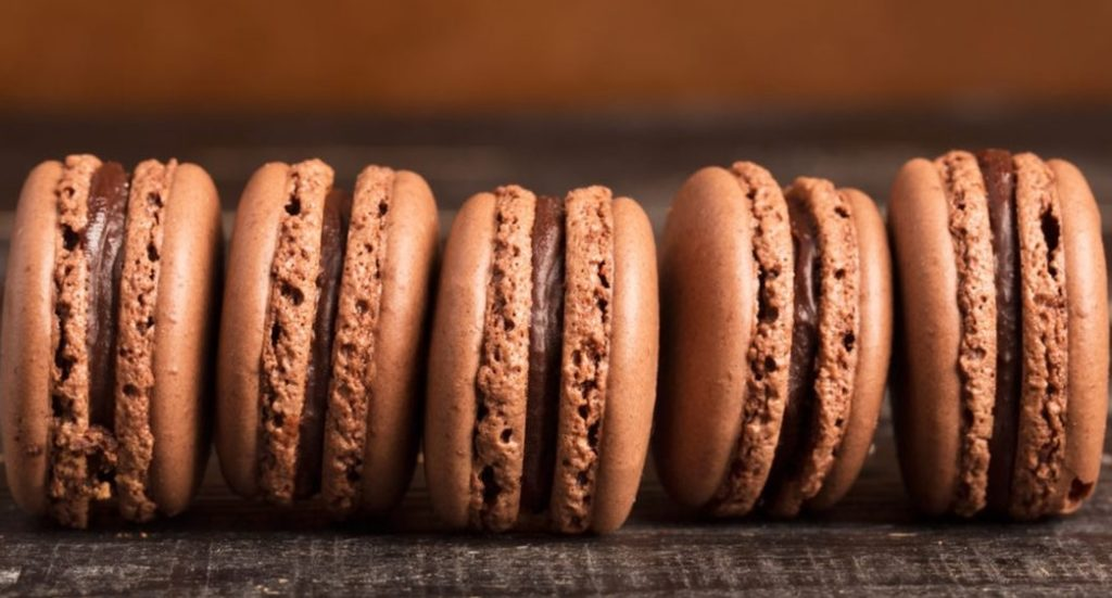 Macarons simpli cu ciocolată