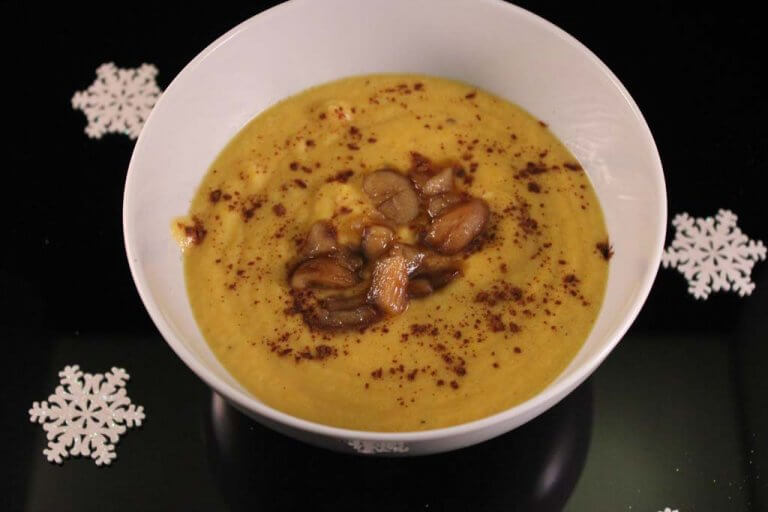 Ciorbiță de Crăciun cu castane caramelizate