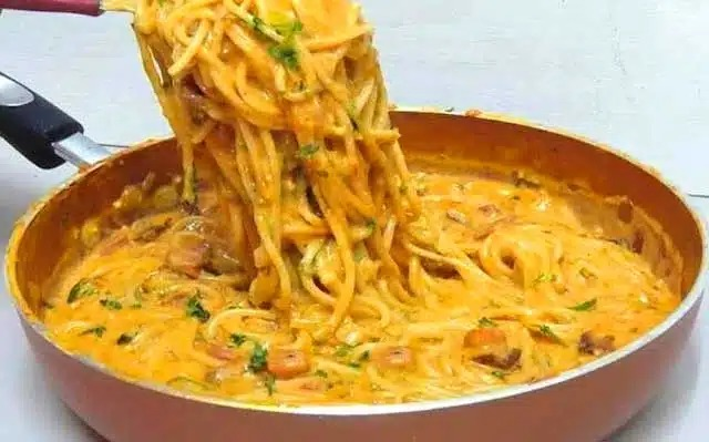Rețetă de spaghete cu ciuperci din tigaie