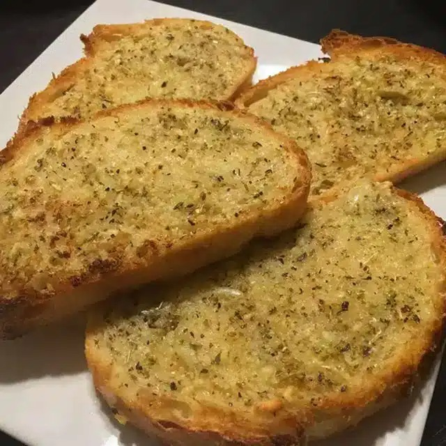 Rețetă de pâine cu usturoi prăjit
