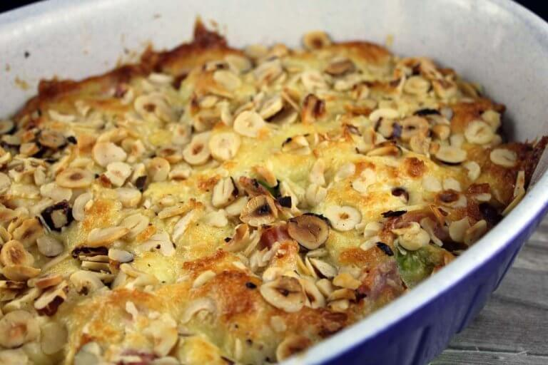 Gratin de conopidă de Bruxelles cu alune de pădure