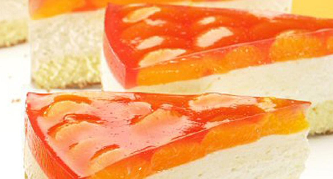 Tort cu cremă de brânză și frișcă pe blat de pandișpan