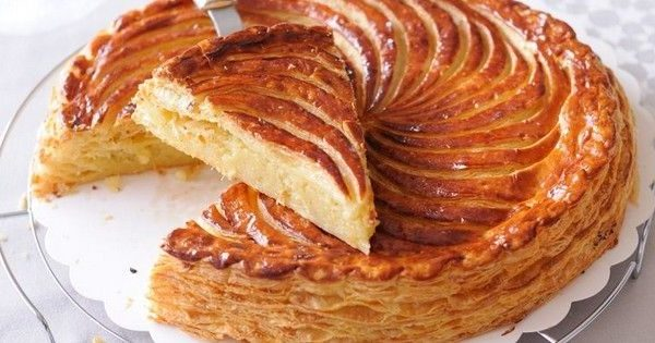 Gătiți acasă renumita Galette des Rois cu frangipane cu ocazia sărbătorii Bobotezei: foarte simplu!