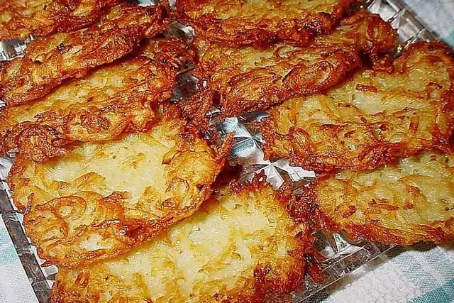 Rețeta bunicii de clătite din cartofi râși