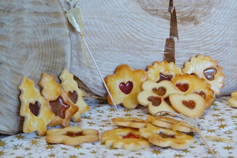 Rețetă de Shortbread cu Sticlă Colorată de Crăciun